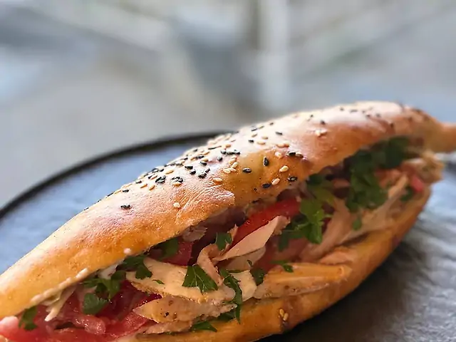 Донер куриный в булке: 