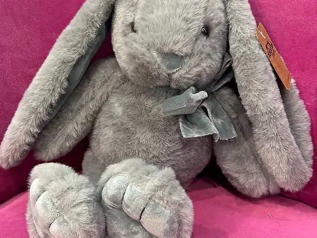 Сірий зайчик