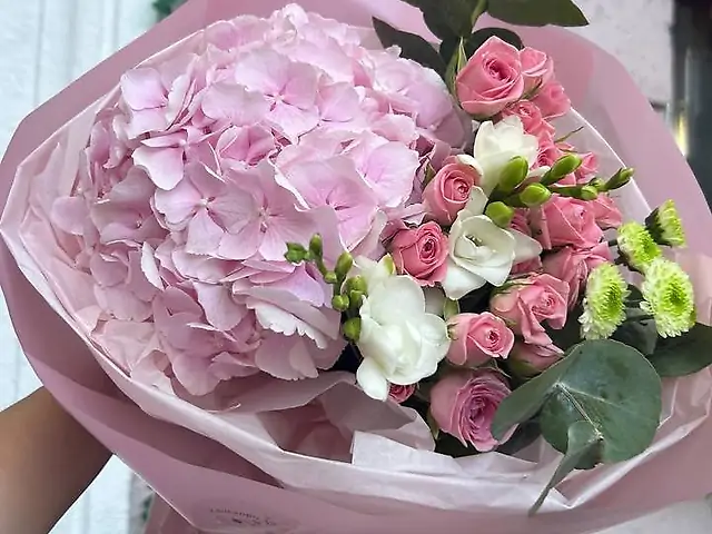 Ніжний мікс з рожевою гортензією