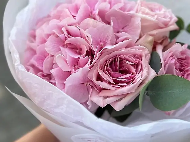 Букет комплімент з ароматною трояндою