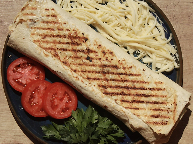 Сулугуні в лаваші