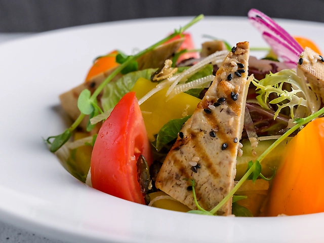 Сезонний  салат з Тофу гриль