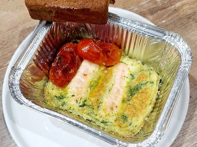 Скрембл із сьомгою в печі