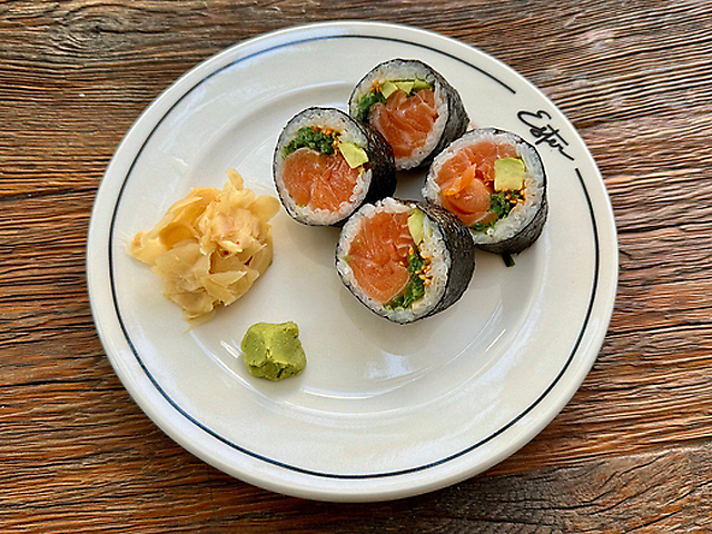 Футомакі з лососем