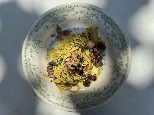 Лінгвіні аліо оліо з бейбі восьминогом