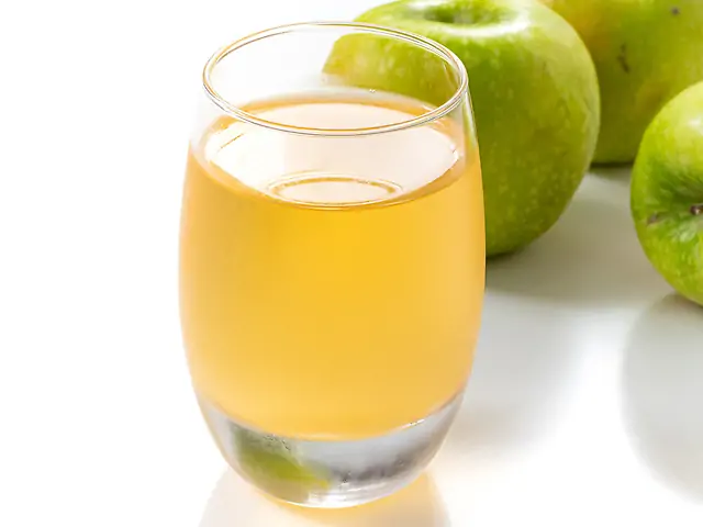 Яблочный сок свежеотжатый