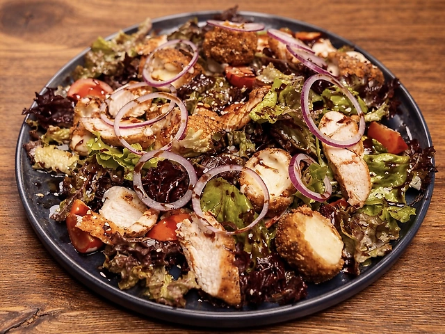 Салат з Моцарелою Фрі