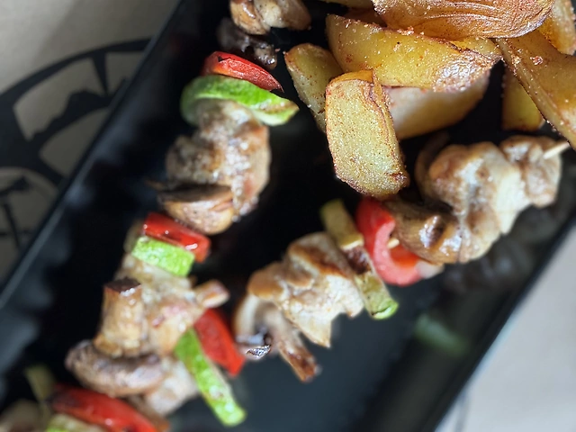 Курячі шашлички з овочами