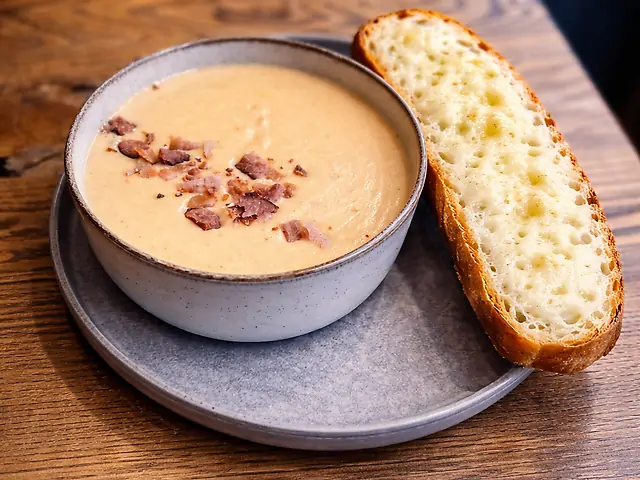 Сирний суп з беконом