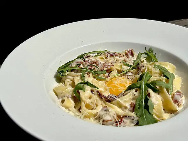 Фетучіні з куркою та грибами