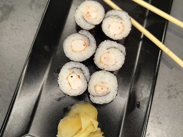 Макі з креветкою