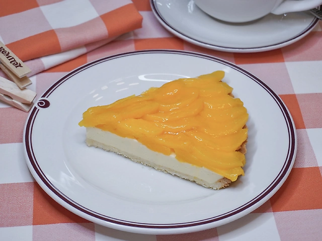 Пиріг з персиком