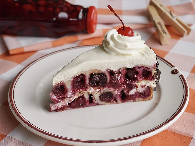 Монастирська хатинка