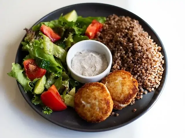 Котлетки з курки та індички з гарніром