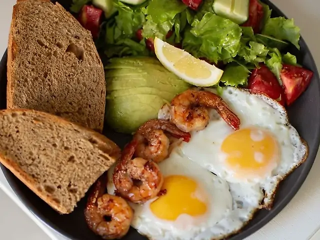 Сніданок з креветкой