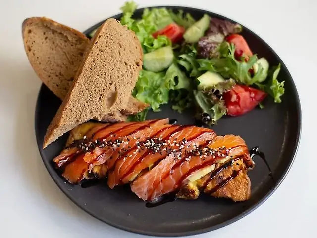 Омлет з лососем