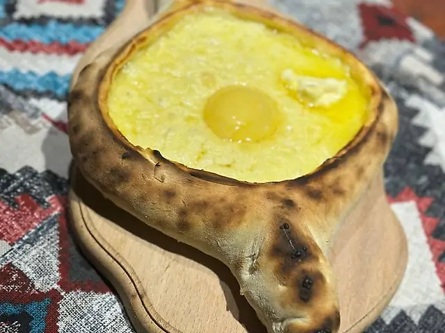 Хачапурі по-аджарськи