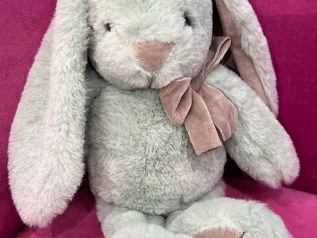 Зайчик мятного кольору