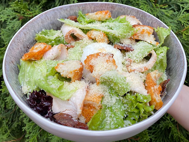 Салат "Цезар" від Шефа з курячим філе