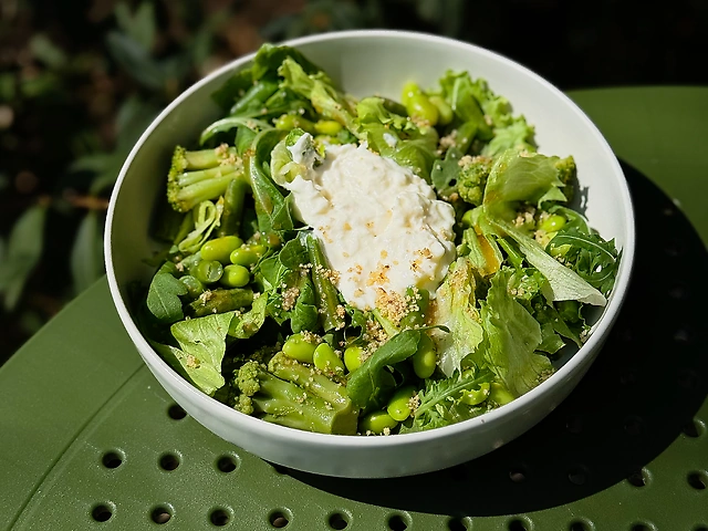 Зелений салат з страчателлою