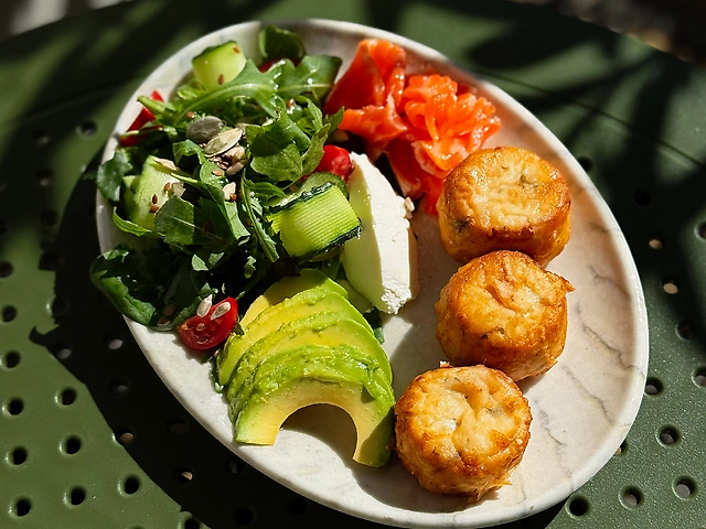 Солоні сирники з лососем