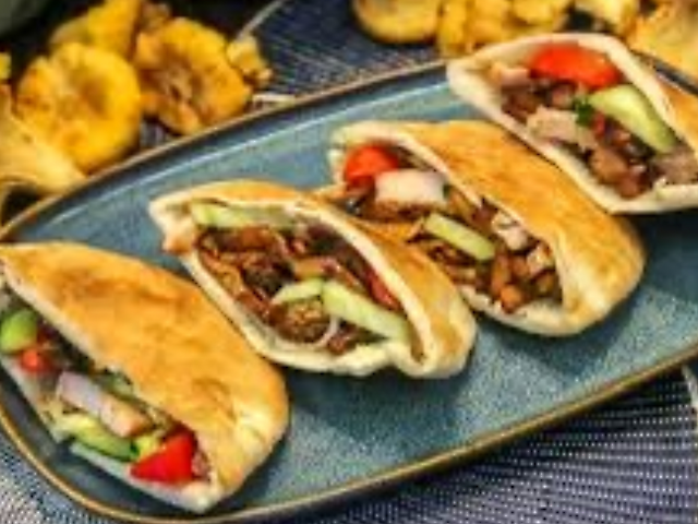 Піта Грецька з куркою та фрі