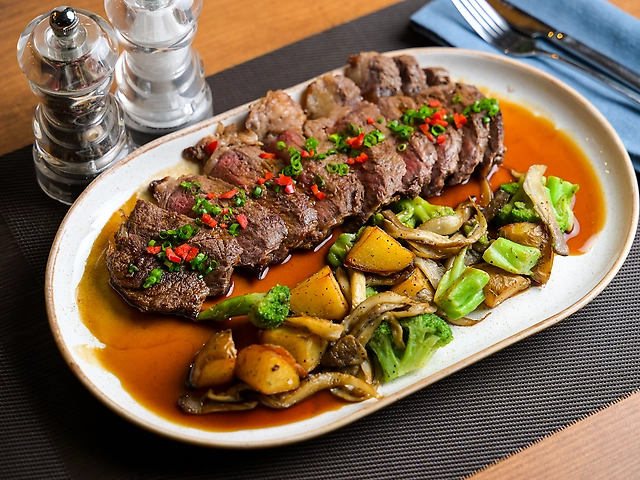 Стріплоїн (Україна) з картоплею та овочами