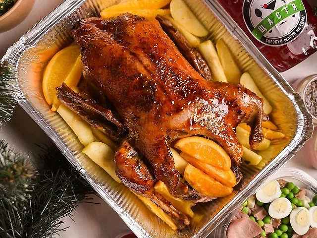 Качка з яблуками