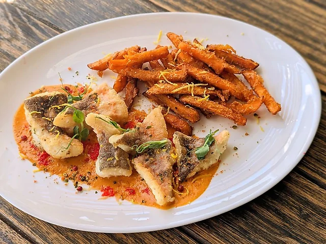 Кінг-кліп на вершковому соусі з креветок та солодкий батат - фрі