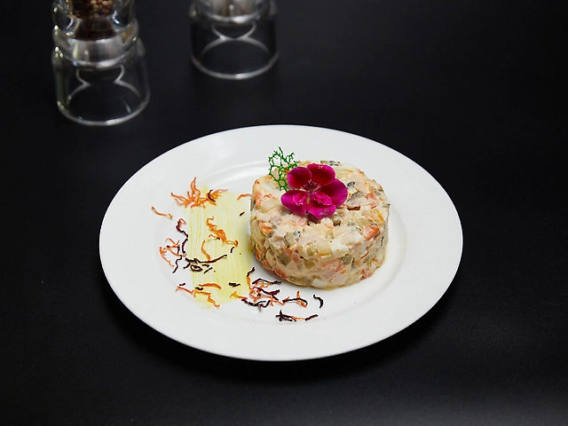 Оливье с копченой курочкой