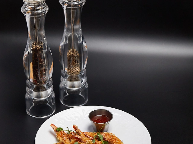 Хвосты тигровых креветок в сухарях панко