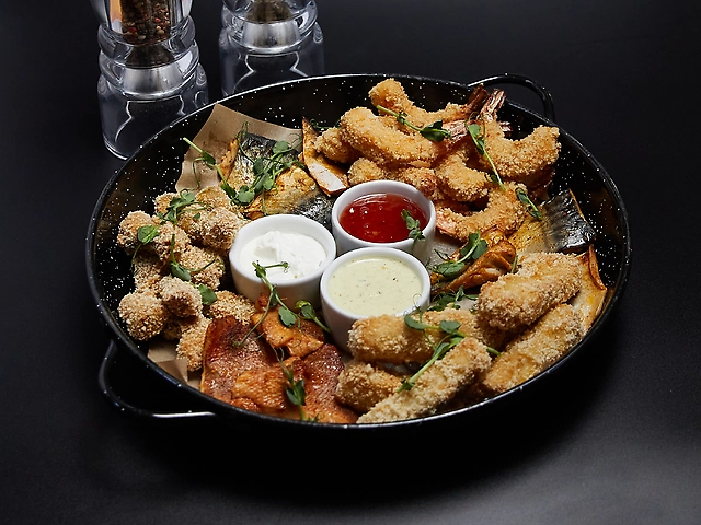 Сковорідка морепродуктів і риби