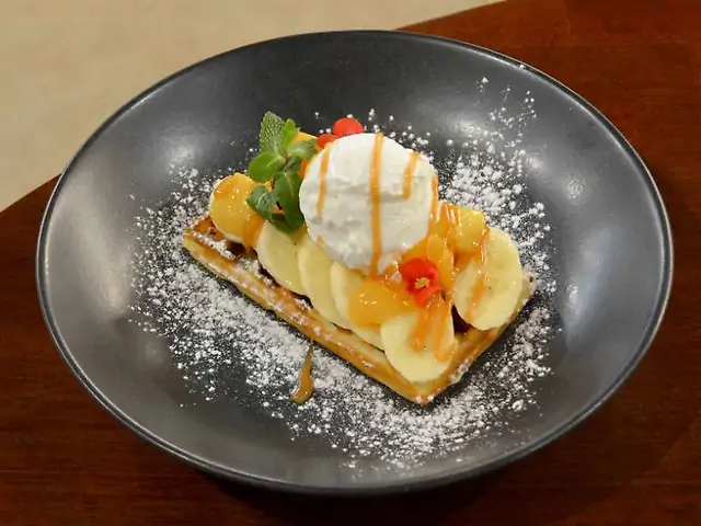 Вафлі бельгійські з бананом та манго