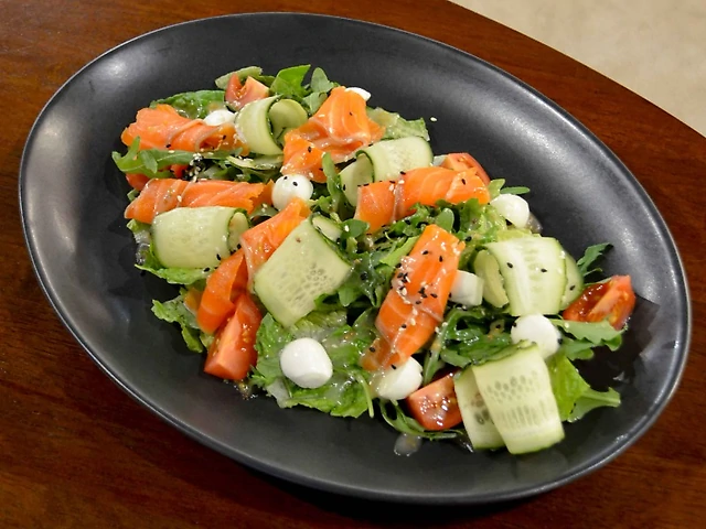 Салат з лососем