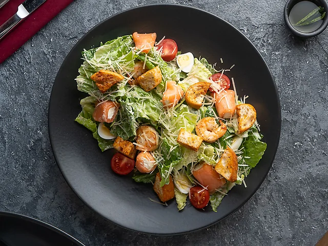 Цезар Романо з креветкою та семгою