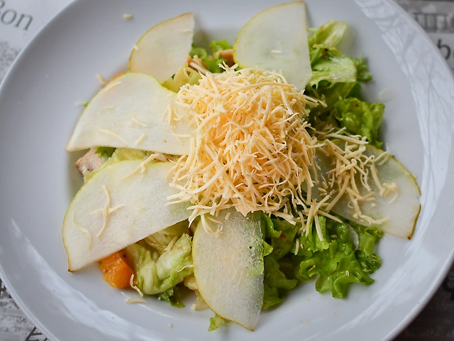 Салат с мясом индейки