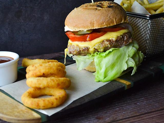 Бургер с телятиной