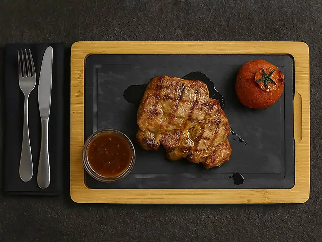 Стейк зі свинячої шиї