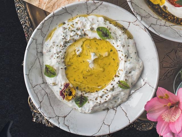 Пряный лабне с орехами