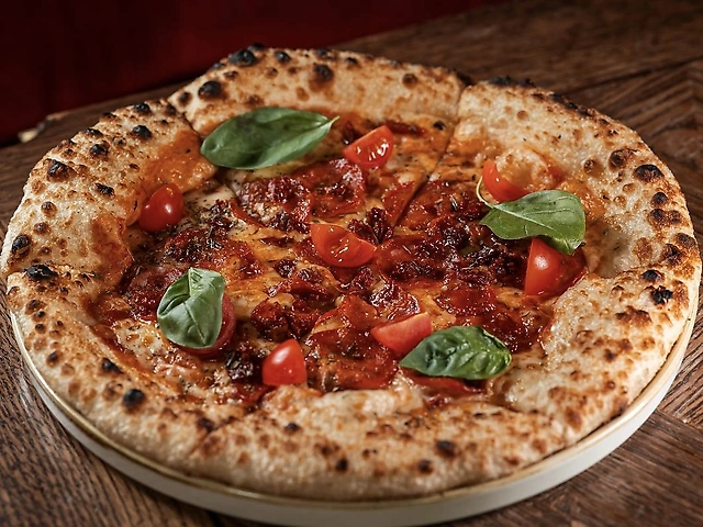Піца з салямі Napoli