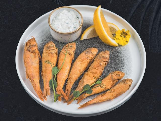 Барабулька с соусом из лабне и орехов
