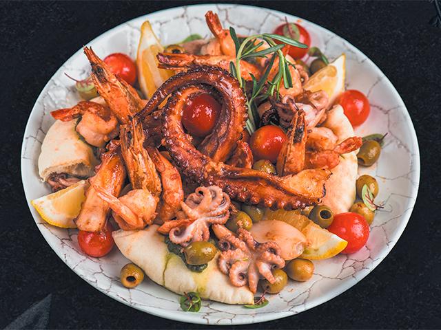 Горячее ассорти морепродуктов