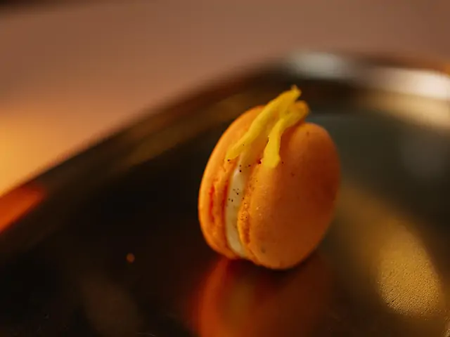 Макарон манго-маракуйя