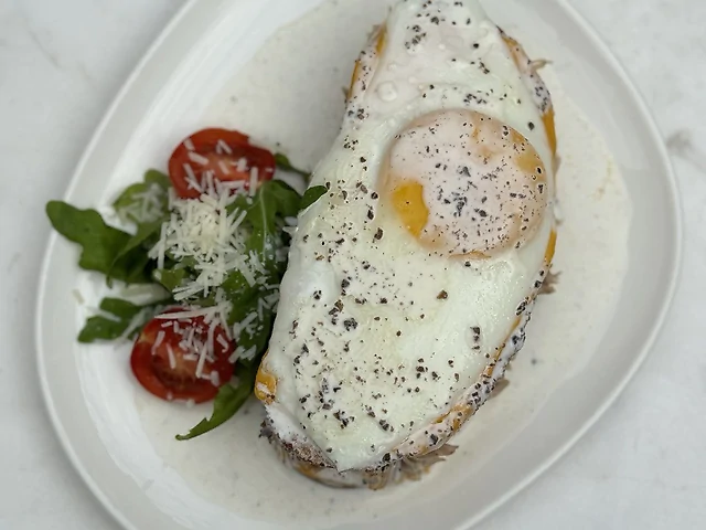 Крок мадам з кроликом