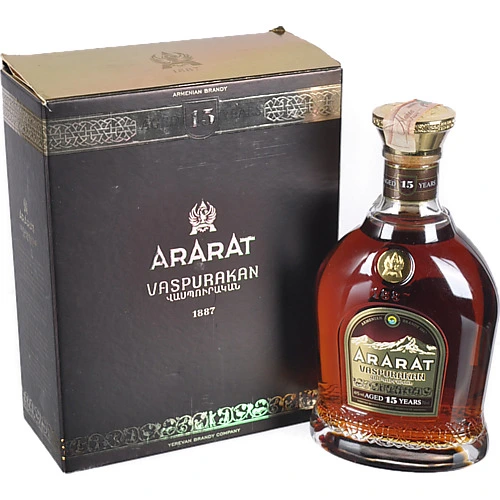Бренді Арарат 0.7л Васпуракан 15 років 40% подарункова коробка